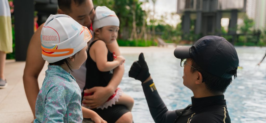 baby swimming lessons singapore parent and child in pool